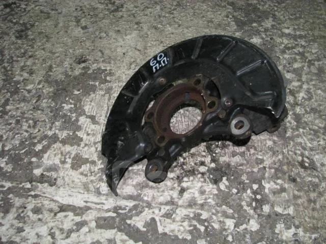 кулак поворотный VW Tiguan 2007-2011 R F