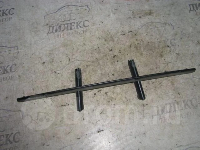 решетка в бампер центральная BMW 5-серия E60/E61 2003-2009 - -