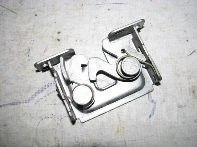 замок капота BMW 5-серия E60/E61 2003-2009 - -