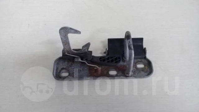 крючок капота VW Tiguan 2007-2011 - -