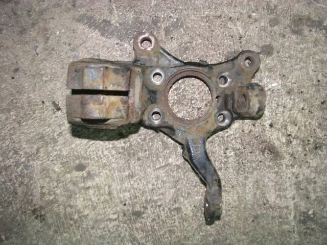 кулак поворотный VW Tiguan 2007-2011 L F