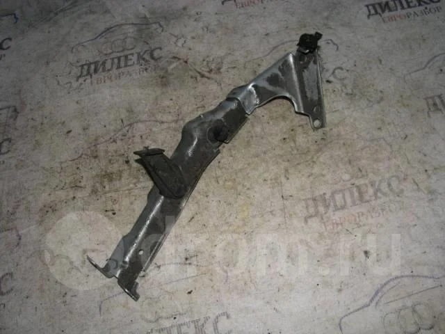 кронштейн крепления крыла Audi A4 (B8) 2007-2015 L -