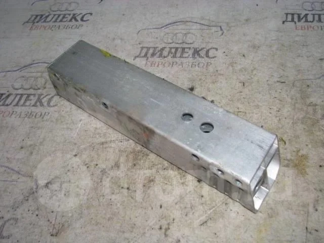 кронштейн усилителя заднего бампера Audi A4 (B8) 2007-2015 R R