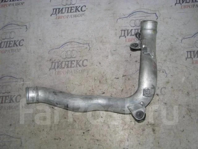 патрубок интеркулера VW Touran 2003-2010 - -