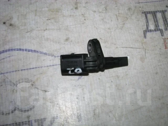 датчик abs VW Touran 2003-2010 R -