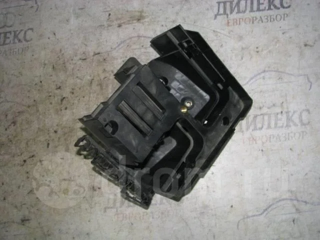 кронштейн (сопут. товар) VW Passat (B6) 2005-2010 - -