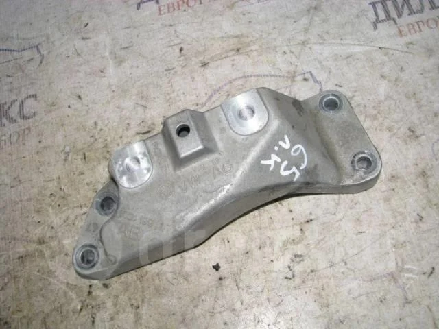 кронштейн акпп VW Passat (B6) 2005-2010 - -