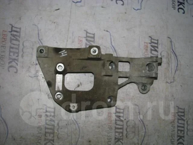 кронштейн генератора VW Passat (B6) 2005-2010 - -