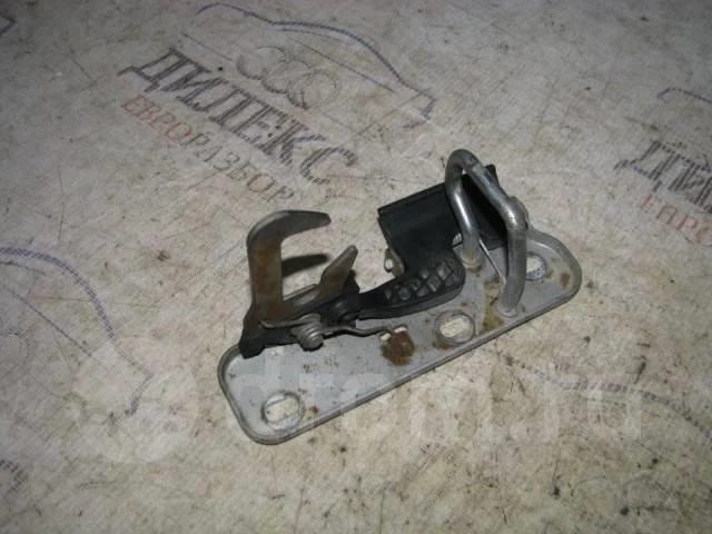 крючок капота VW Golf V Variant 2003-2009 - -