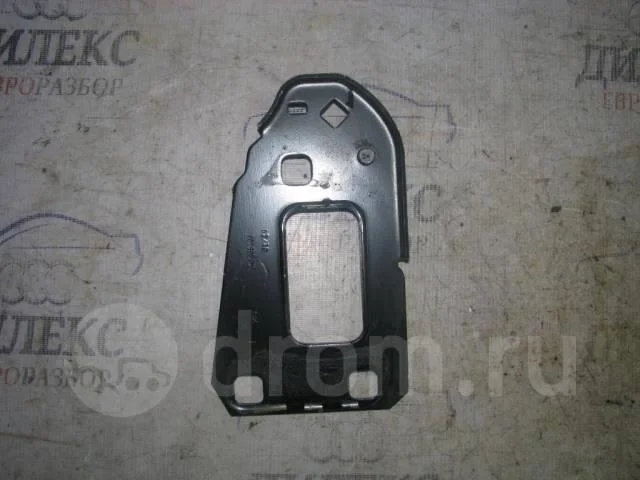 кронштейн усилителя переднего бампера Audi A4 (B8) 2007-2015 L F