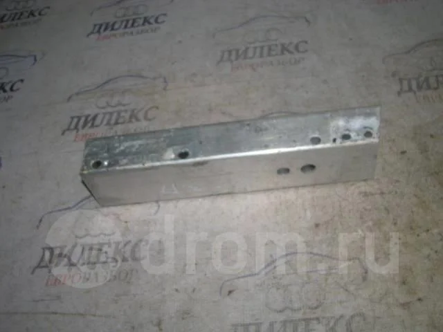 кронштейн усилителя заднего бампера Audi A4 (B8) 2007-2015 R R