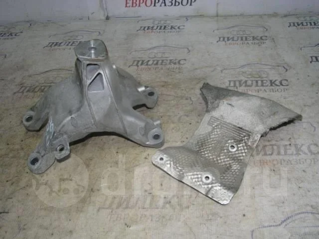 кронштейн двигателя Audi A4 (B8) 2007-2015 R -