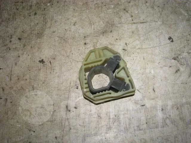 кронштейн радиатора VW Tiguan 2007-2011 - -