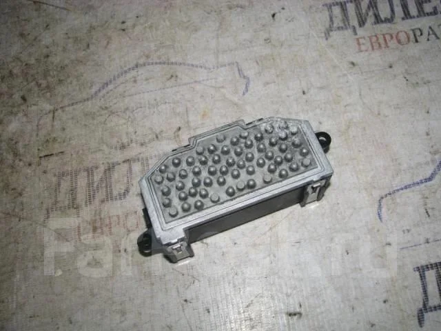 резистор отопителя VW Tiguan 2007-2011 - -