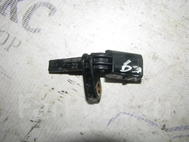 датчик abs VW Tiguan 2007-2011 R -