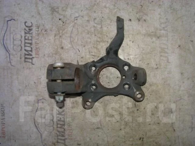 кулак поворотный VW Jetta 2005-2011 R F