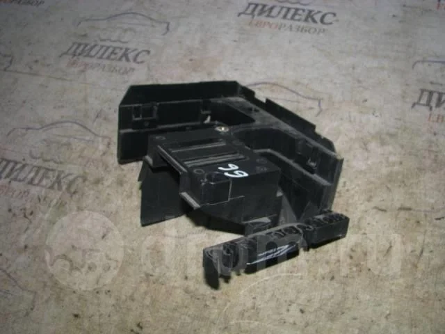 кронштейн (сопут. товар) VW Jetta 2005-2011 - -