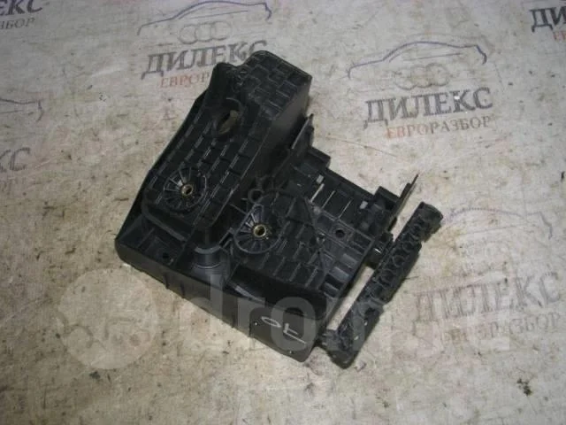 кронштейн (сопут. товар) VW Tiguan 2007-2011 - -