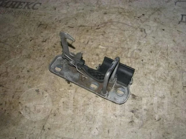 крючок капота VW Tiguan 2007-2011 - -