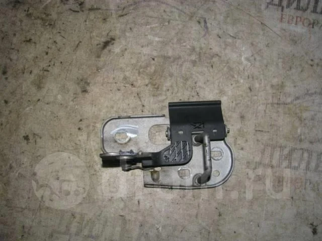 крючок капота VW Passat (B6) 2005-2010 - -