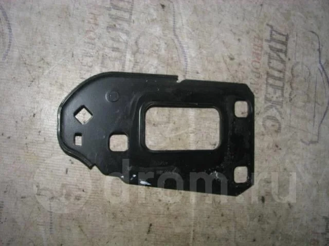 кронштейн усилителя переднего бампера Audi A4 (B8) 2007-2015 L F