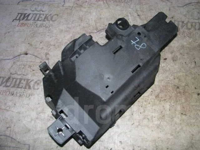 корпус блока предохранителей Volvo XC90 2002 > - -