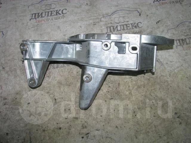 кронштейн генератора VW Touareg 2002-2010 - -