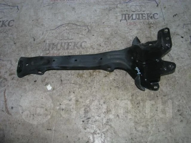 кронштейн замка капота VW Touareg 2002-2010 - -