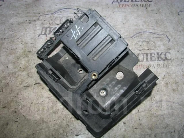 кронштейн (сопут. товар) VW Passat CC 2008-2017 - -