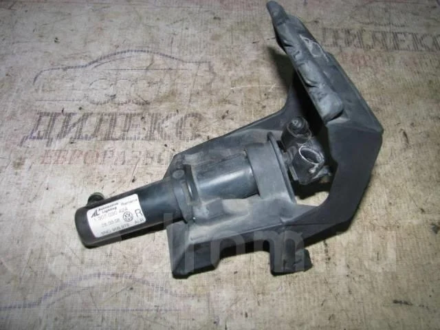 форсунка омывателя фары VW Tiguan 2007-2011 R -