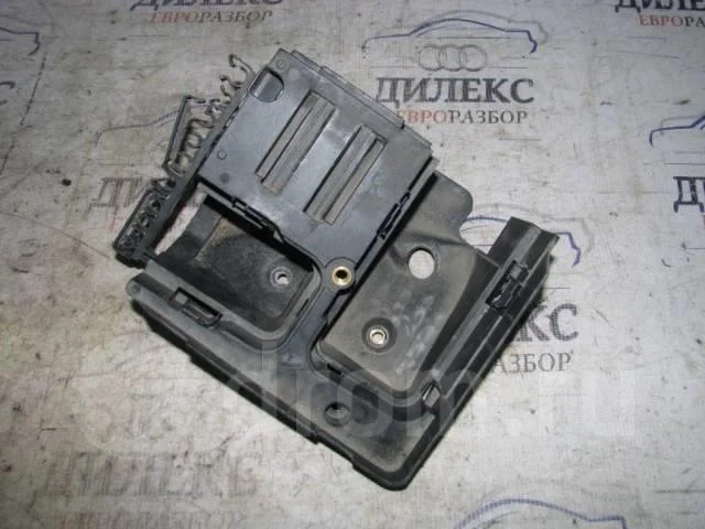 кронштейн (сопут. товар) VW Tiguan 2007-2011 - -