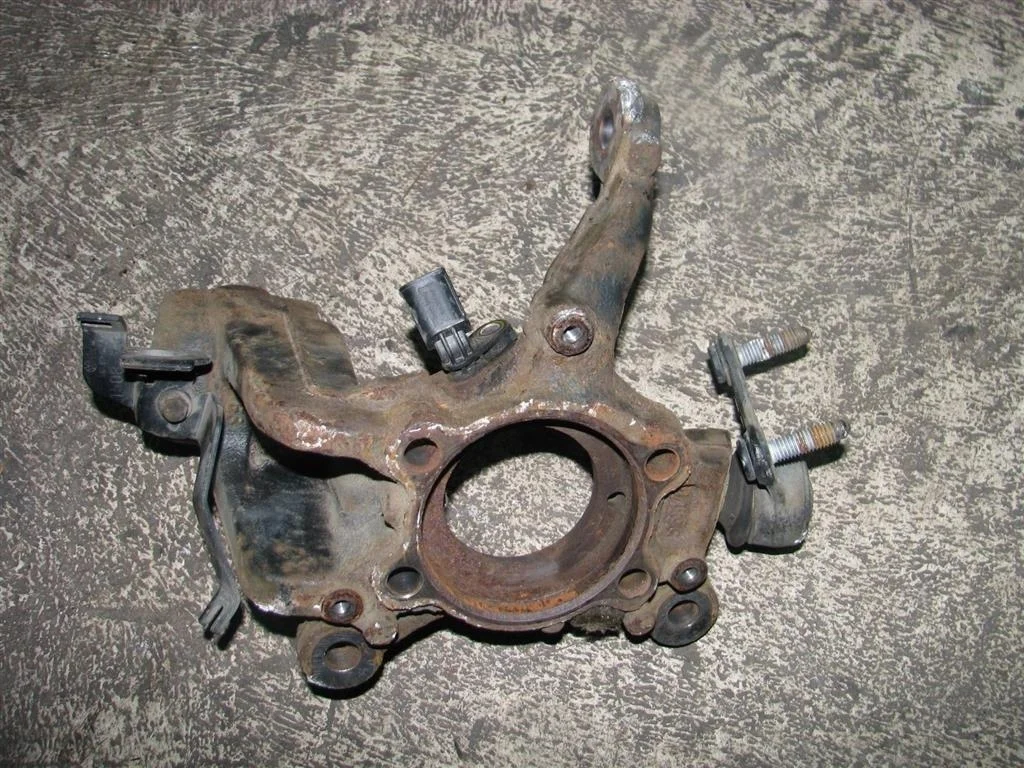 кулак поворотный VW Tiguan 2007-2011 L F