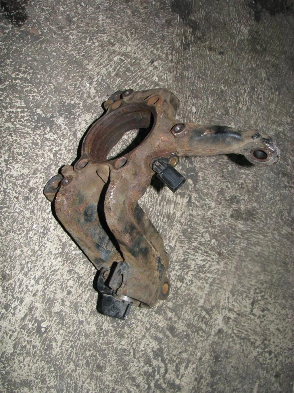 кулак поворотный VW Tiguan 2007-2011 R F