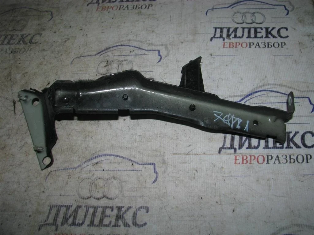 кронштейн крепления крыла Audi A4 (B8) 2007-2015 L -