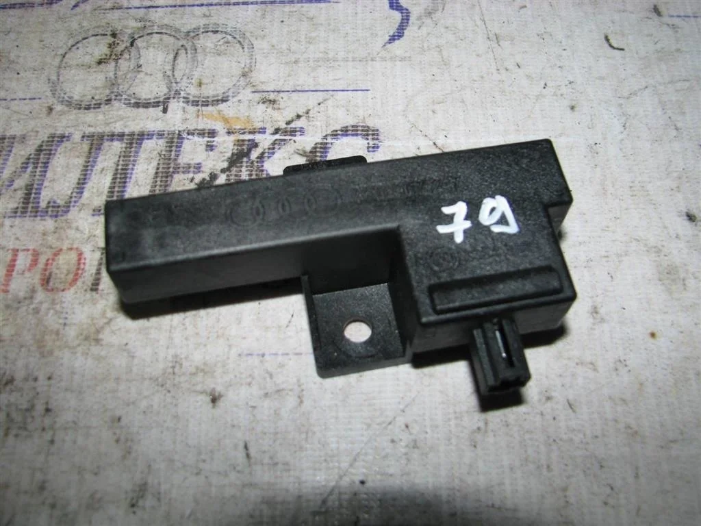 антенна Audi A4 (B8) 2007-2015 - -