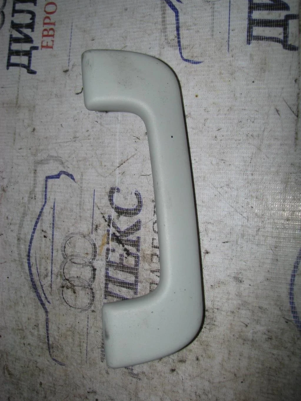 ручка внутренняя потолочная Audi A4 (B8) 2007-2015 - -