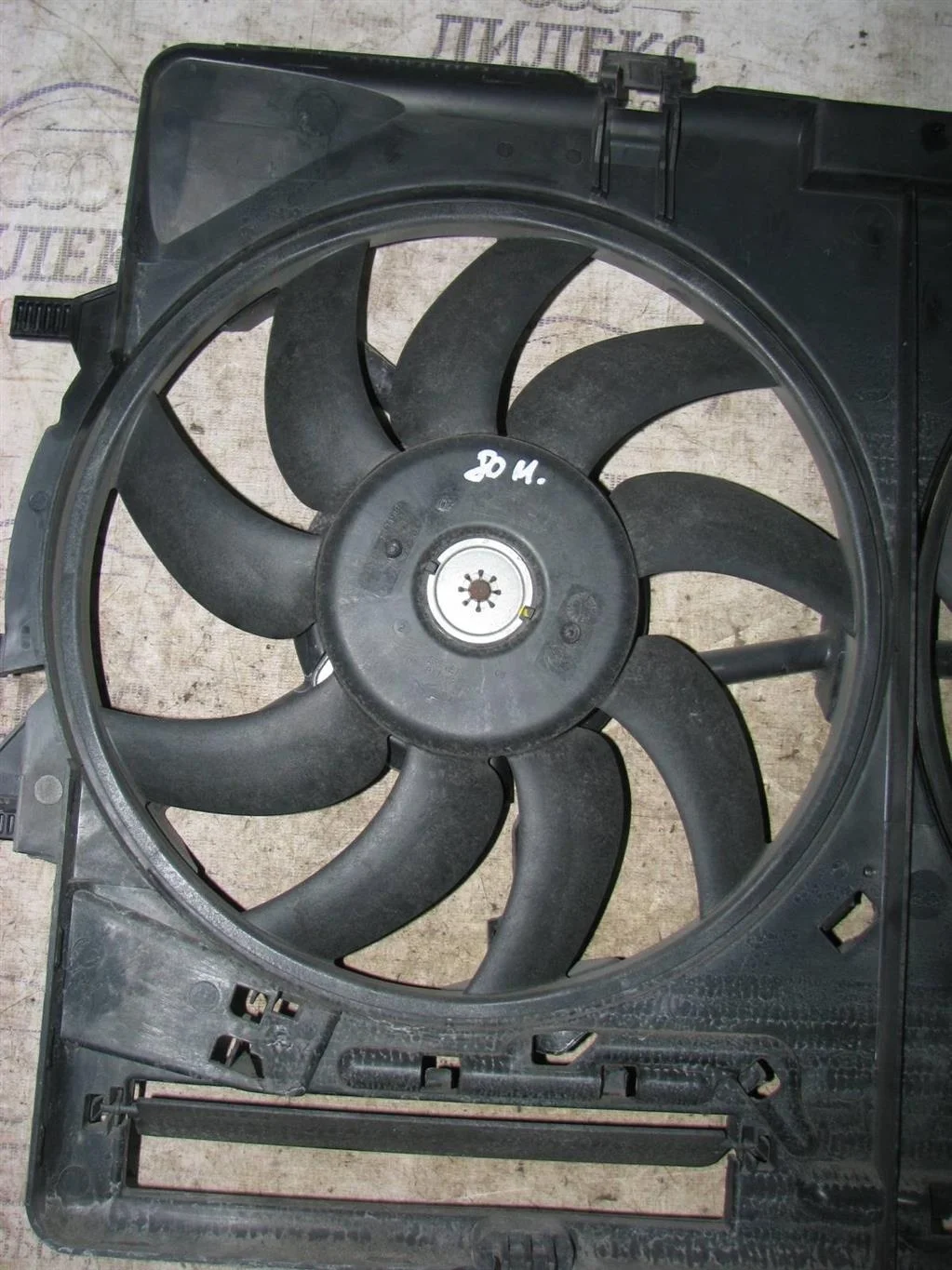 вентилятор радиатора Audi A4 (B8) 2007-2015 - -