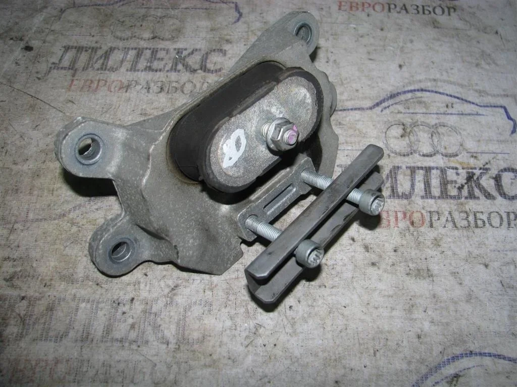 кронштейн опоры кпп Audi A4 (B8) 2007-2015 - -