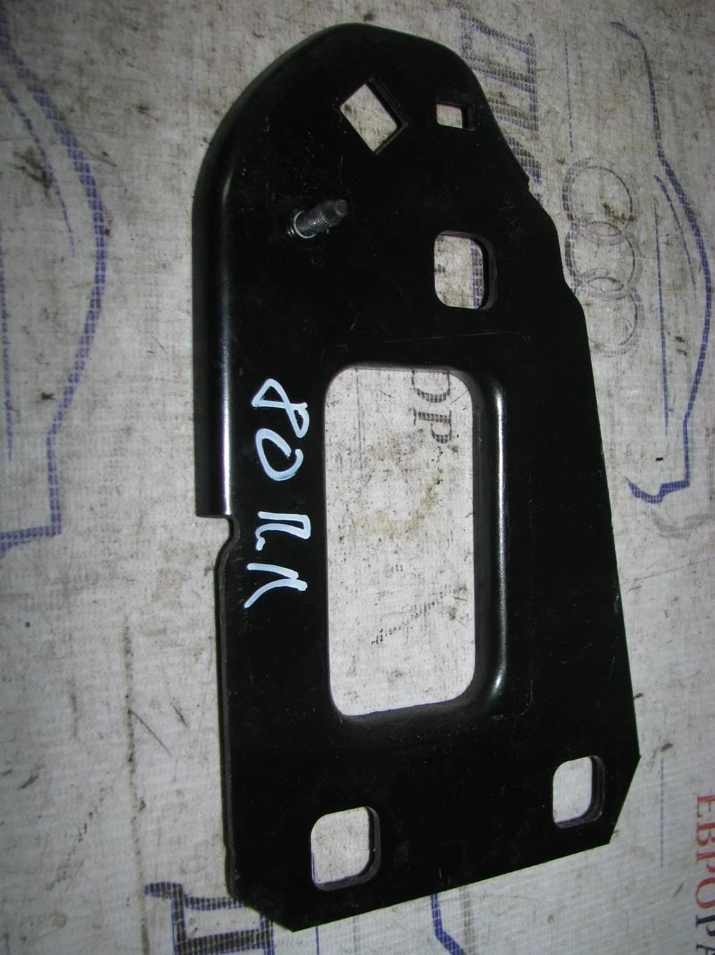 кронштейн усилителя переднего бампера Audi A4 (B8) 2007-2015 L F