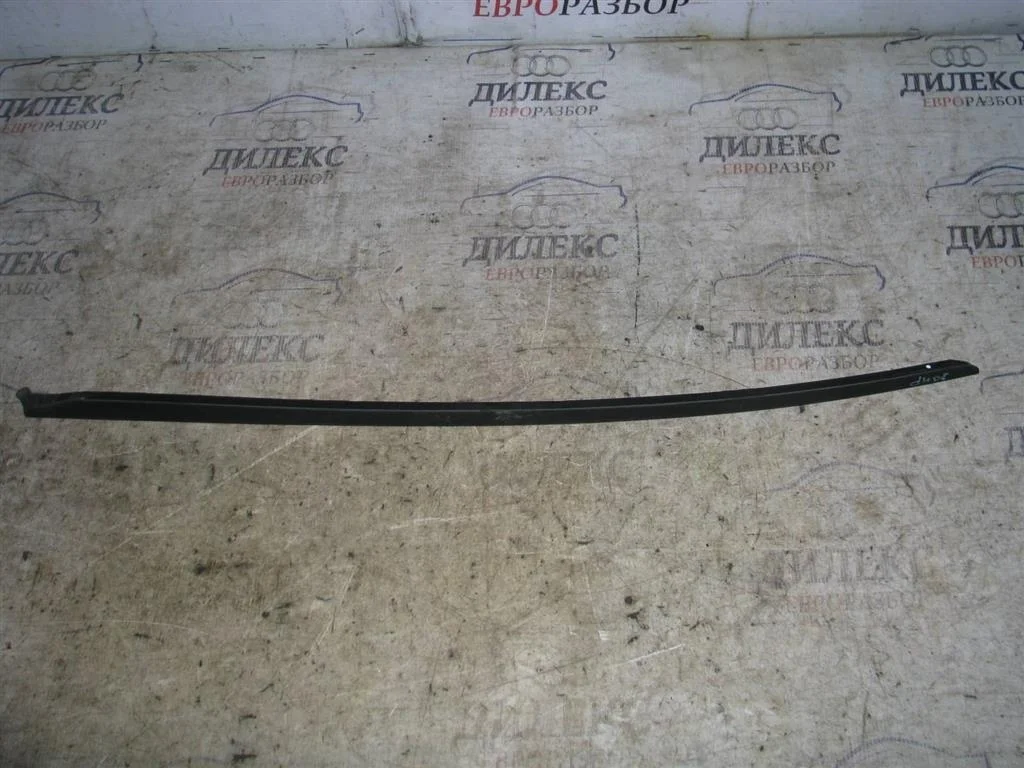 молдинг лобового стекла Audi A4 (B8) 2007-2015 R -