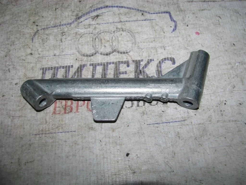 кронштейн (сопут. товар) Audi A4 (B8) 2007-2015 - -