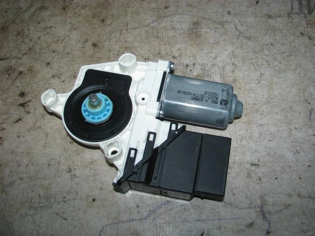 моторчик стеклоподъемника VW Tiguan 2007-2011 R R