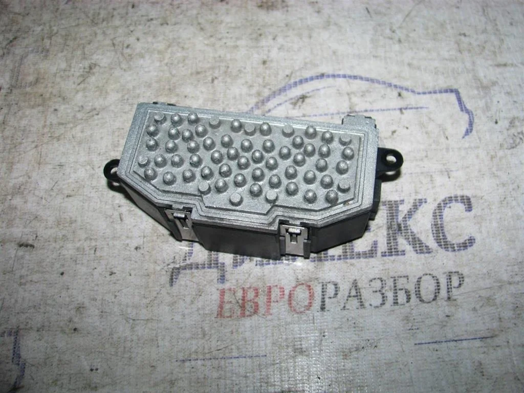 резистор отопителя VW Tiguan 2007-2011 - -