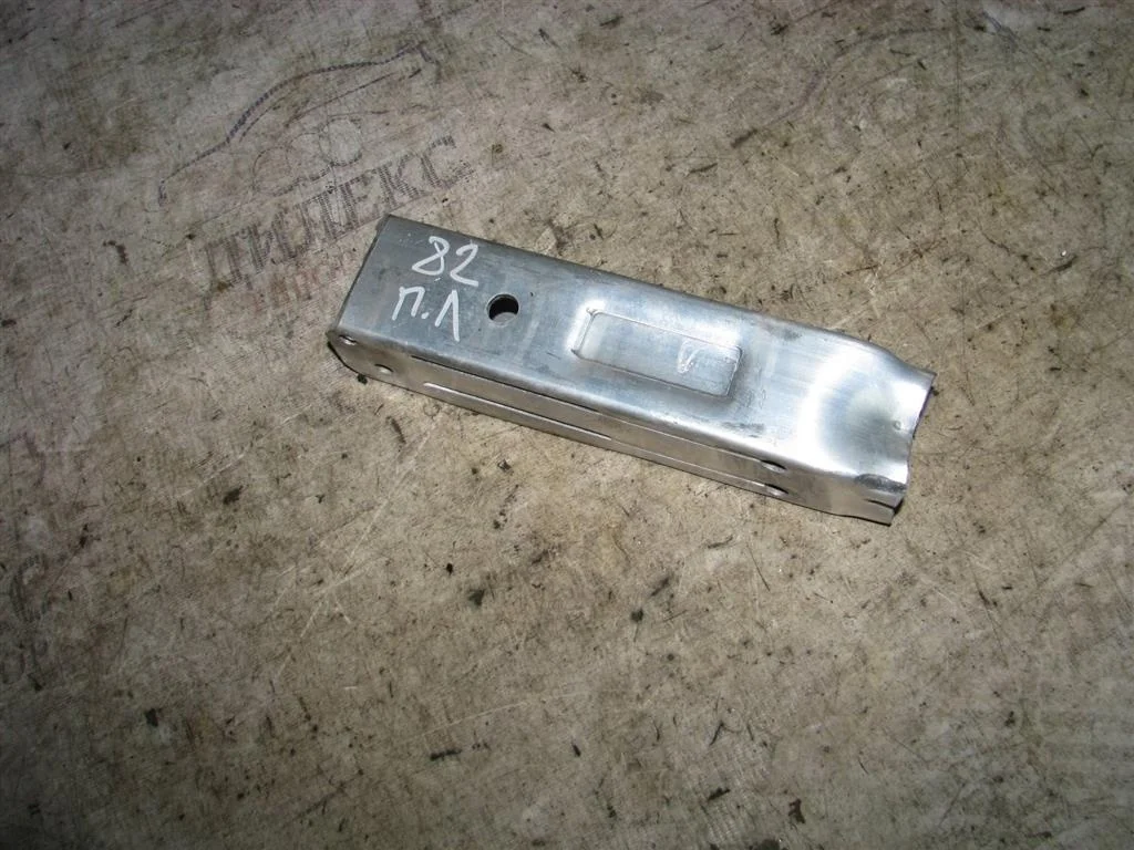 кронштейн усилителя переднего бампера Audi A6 (C6 4F) 2004-2011 L F