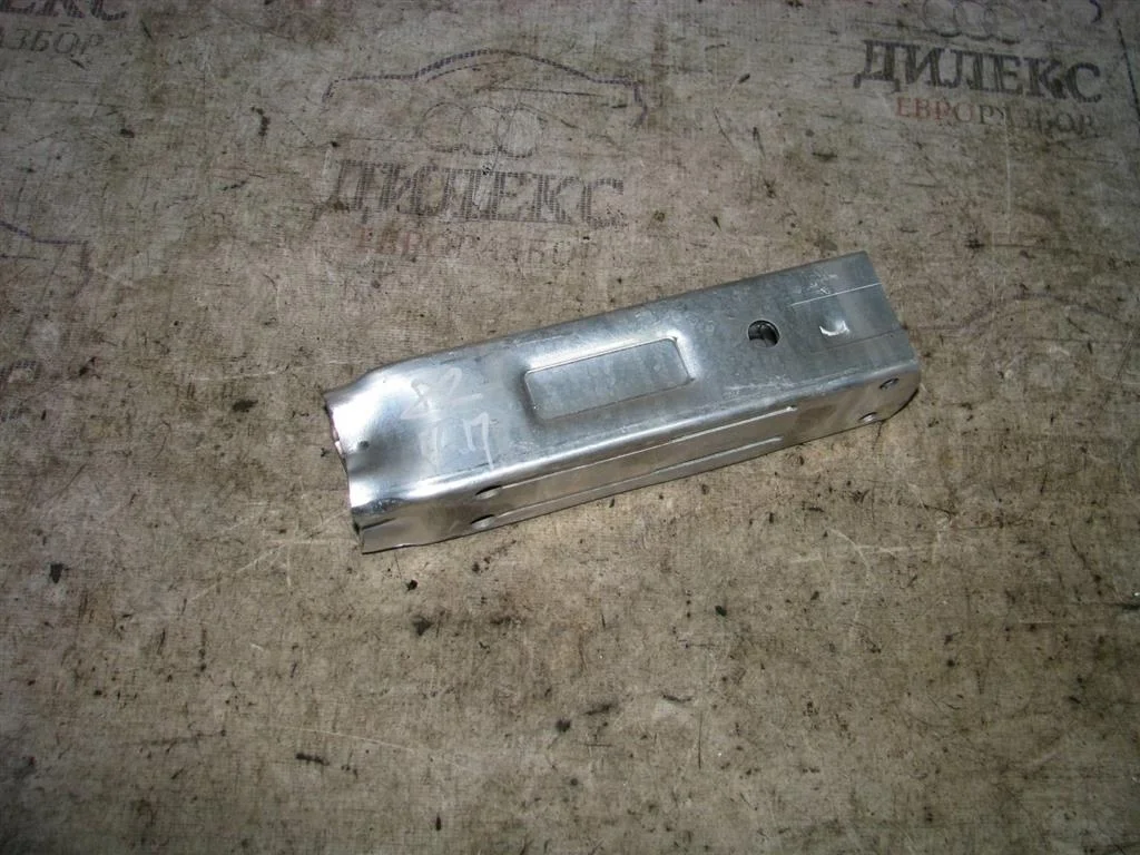 кронштейн усилителя переднего бампера Audi A6 (C6 4F) 2004-2011 R F