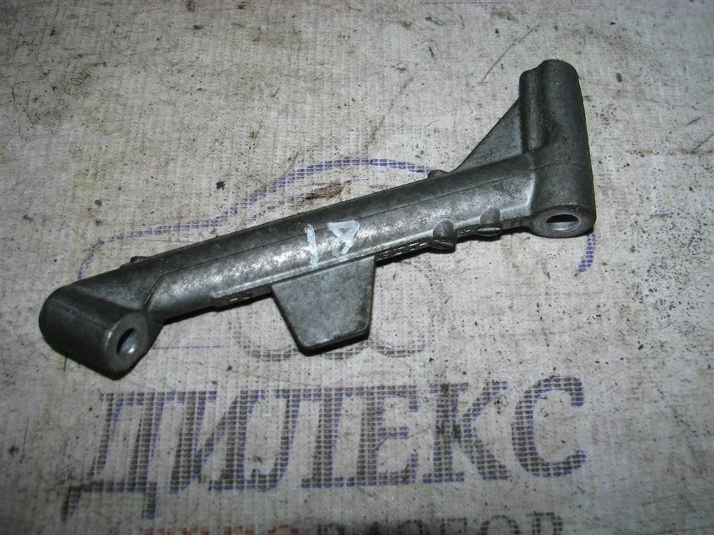 кронштейн (сопут. товар) VW Tiguan 2007-2011 - -