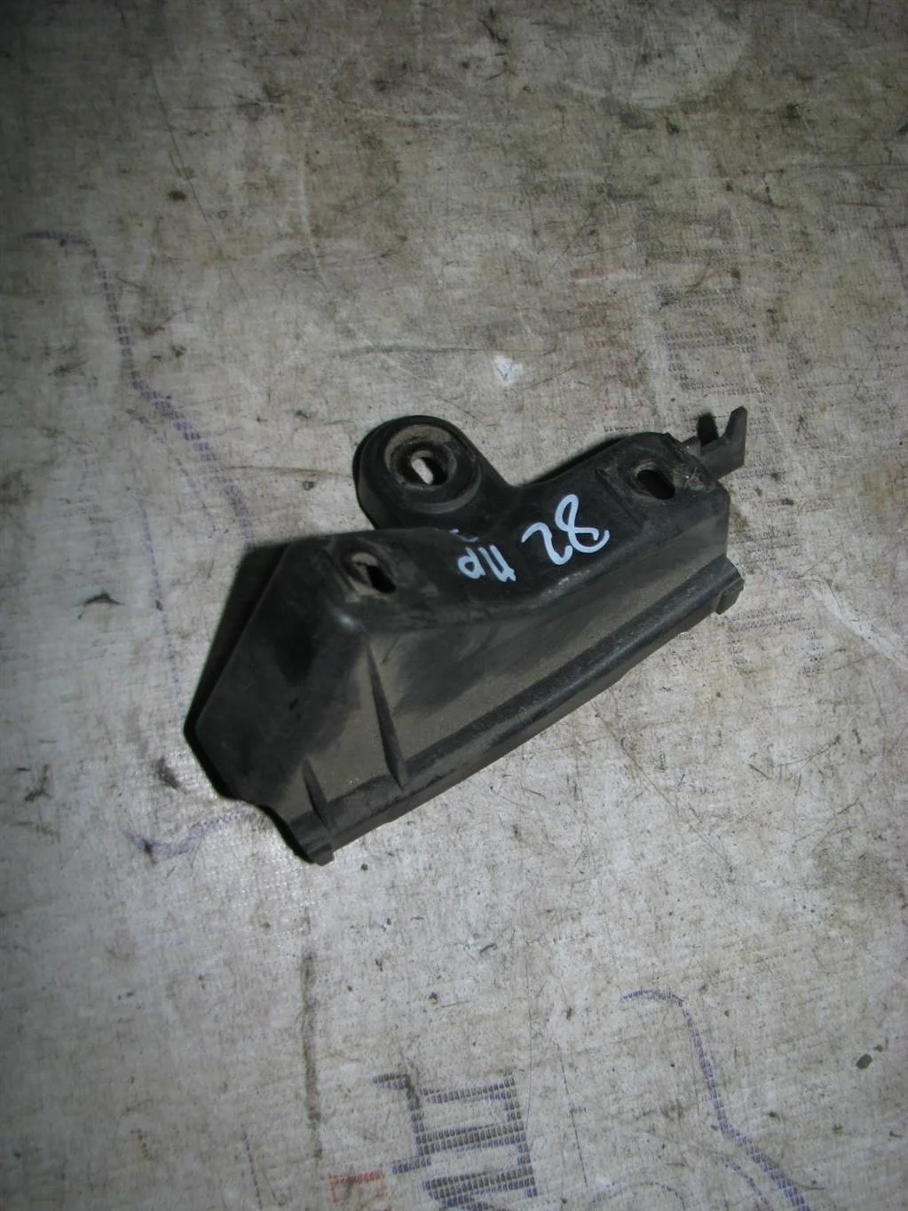 направляющая заднего бампера Audi A6 (C6 4F) 2004-2011 R R