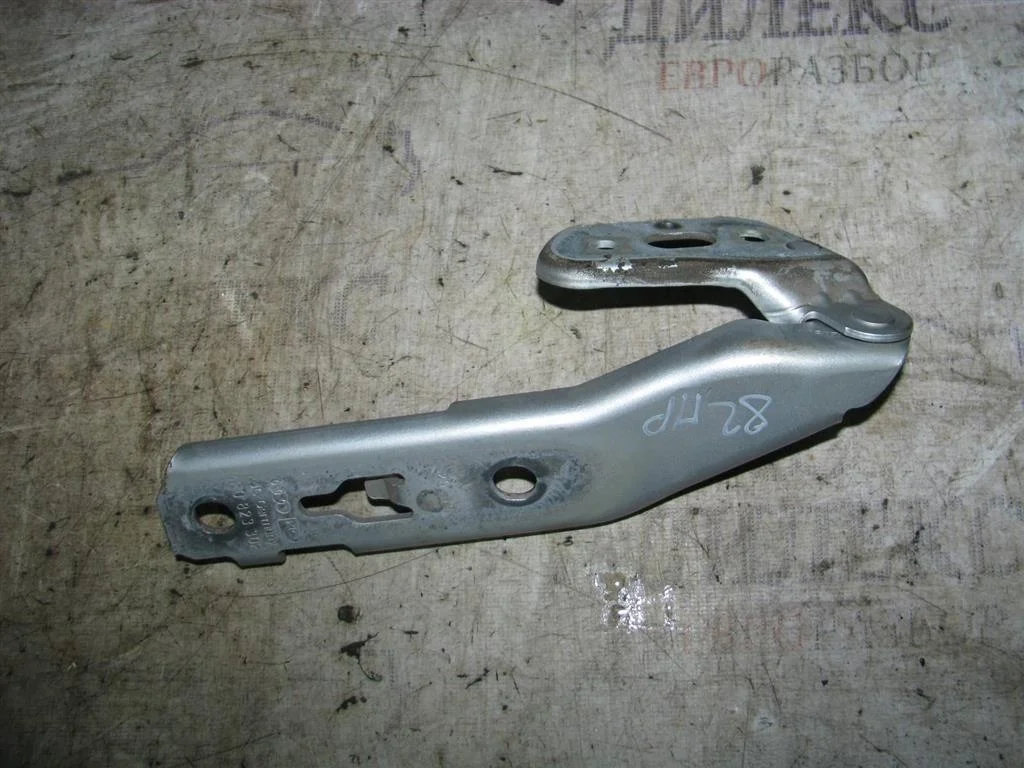 петля капота Audi A6 (C6 4F) 2004-2011 R -