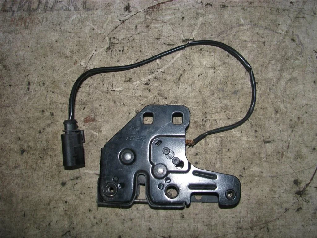 замок капота Audi A6 (C6 4F) 2004-2011 - -