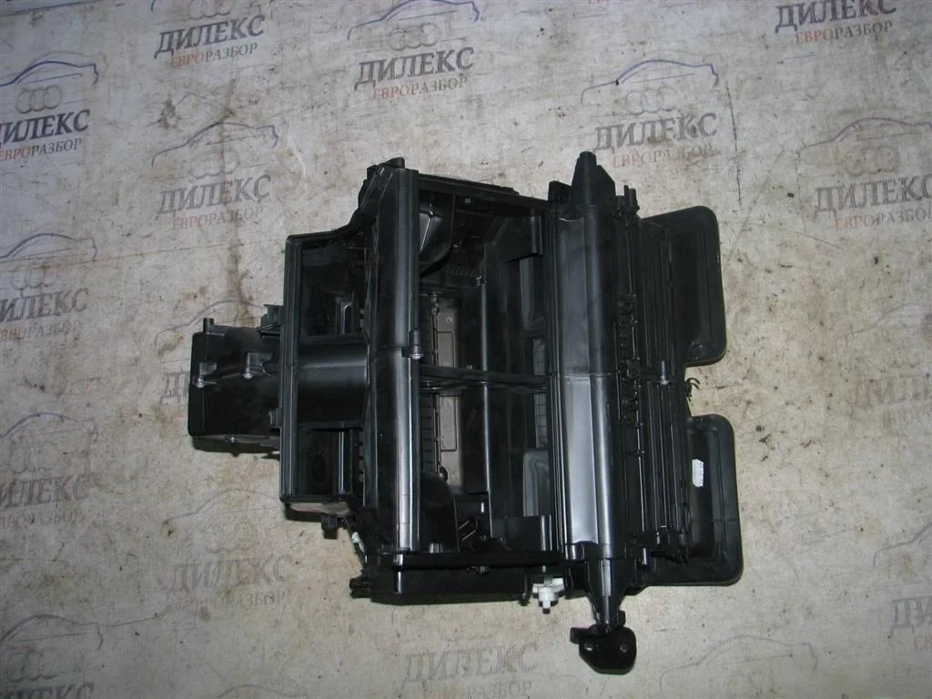 корпус отопителя Audi A6 (C6 4F) 2004-2011 - -